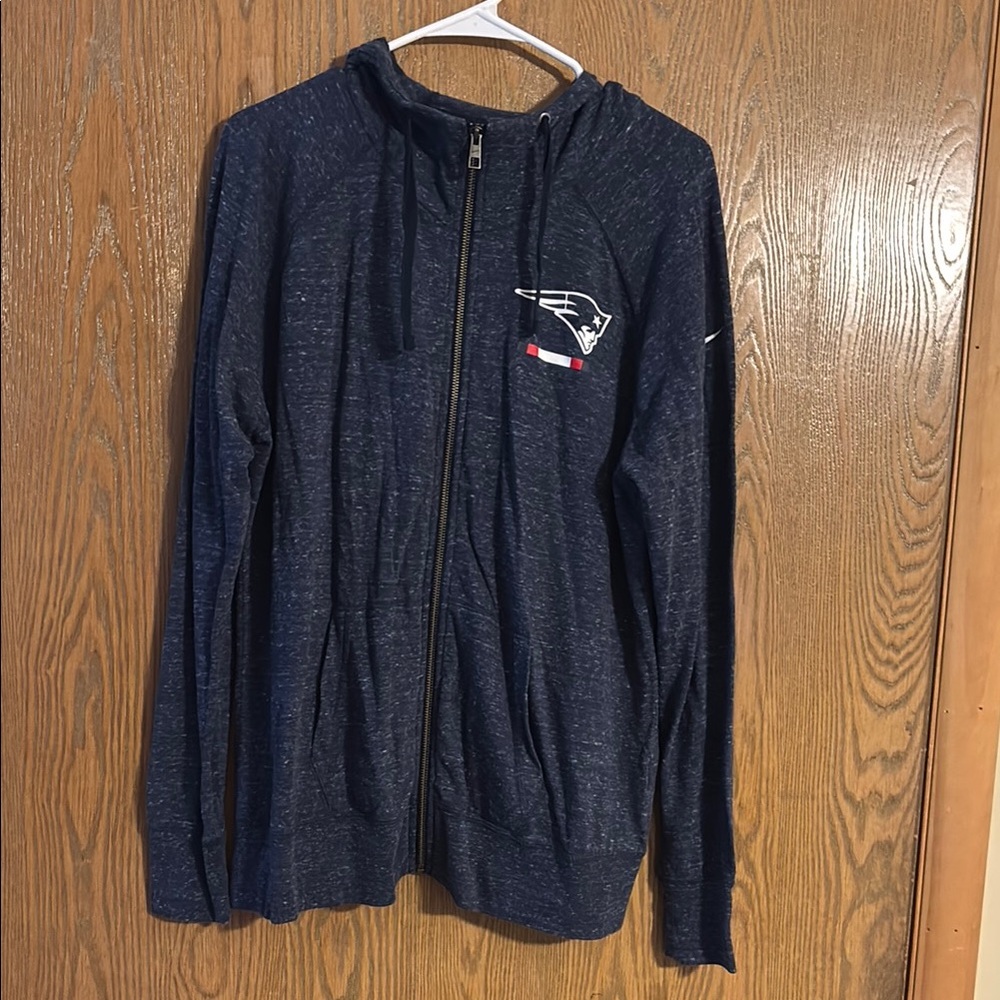 EUC NFL and Nike Patriots Woman’s Navy blue Sweatshirt.Size(XL).